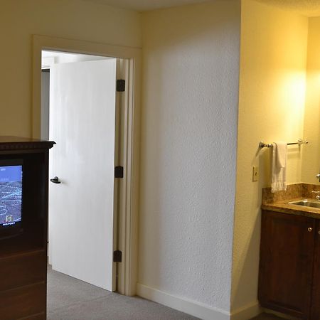 Jameson Inn & Suites بولينغ غرين المظهر الخارجي الصورة