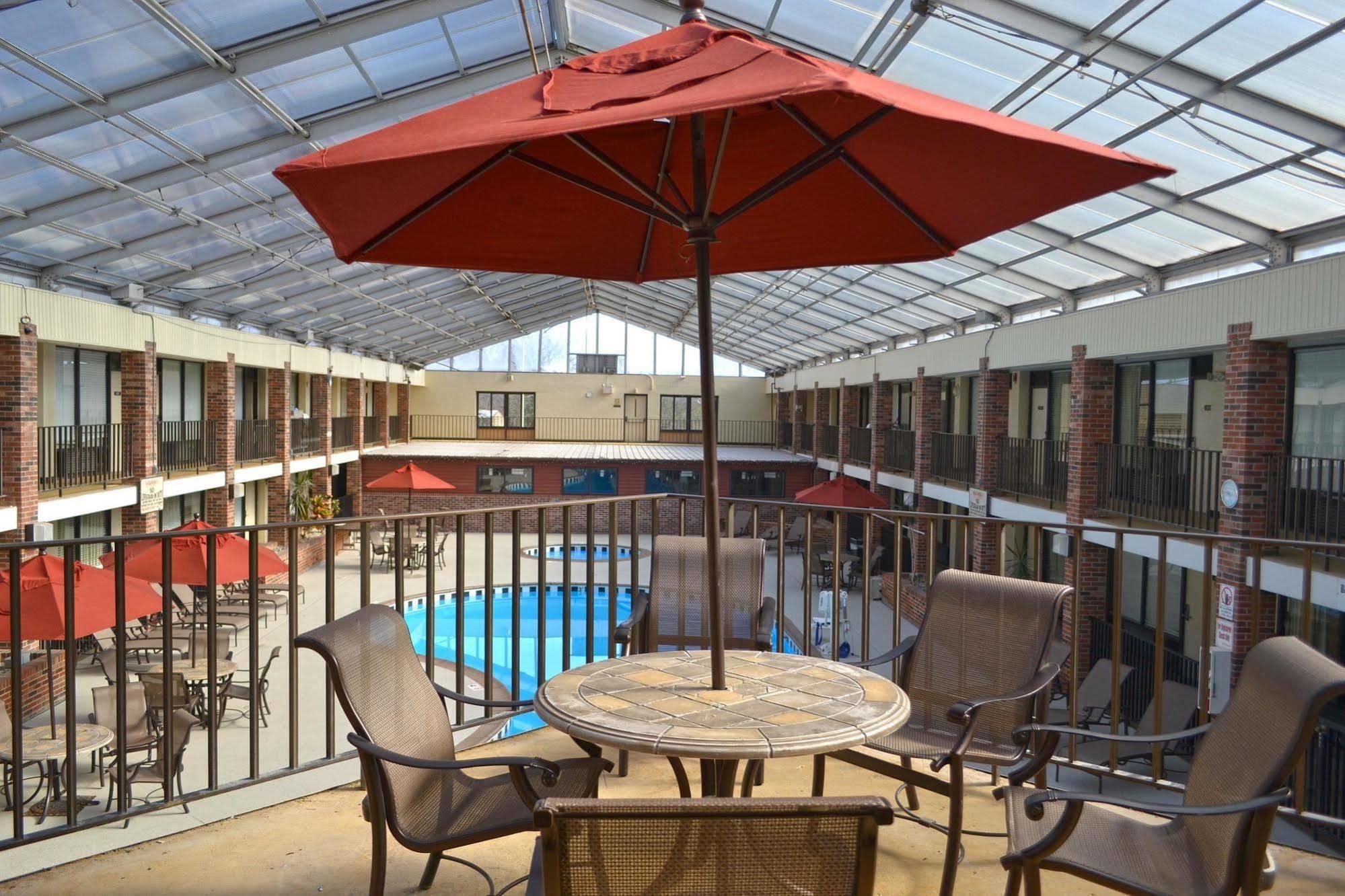 Jameson Inn & Suites بولينغ غرين المظهر الخارجي الصورة